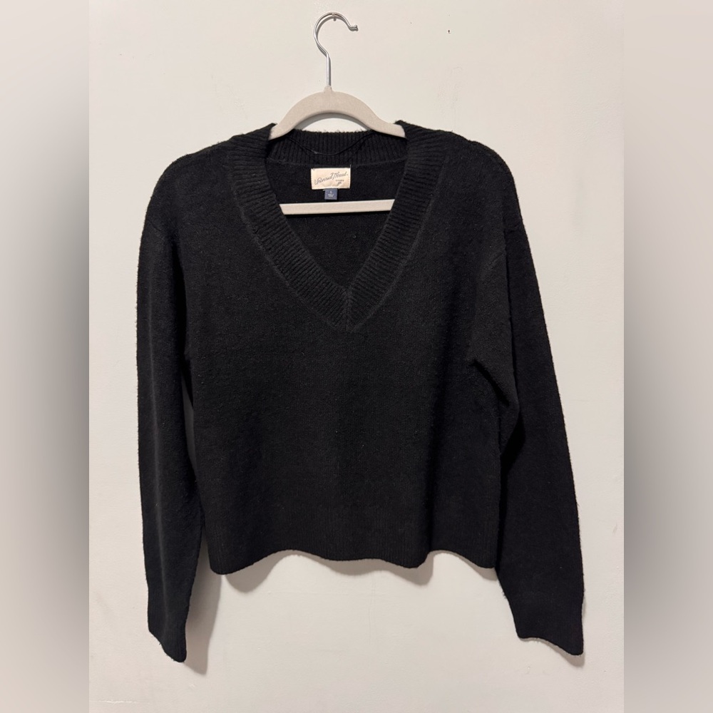 Universal Thread Women's Classic Black V-Neck Sweater